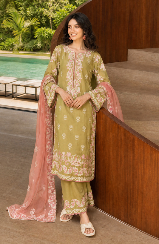 Crafting Your Signature Vibe: The Art of Styling Orient Unstitched Fabrics This Season