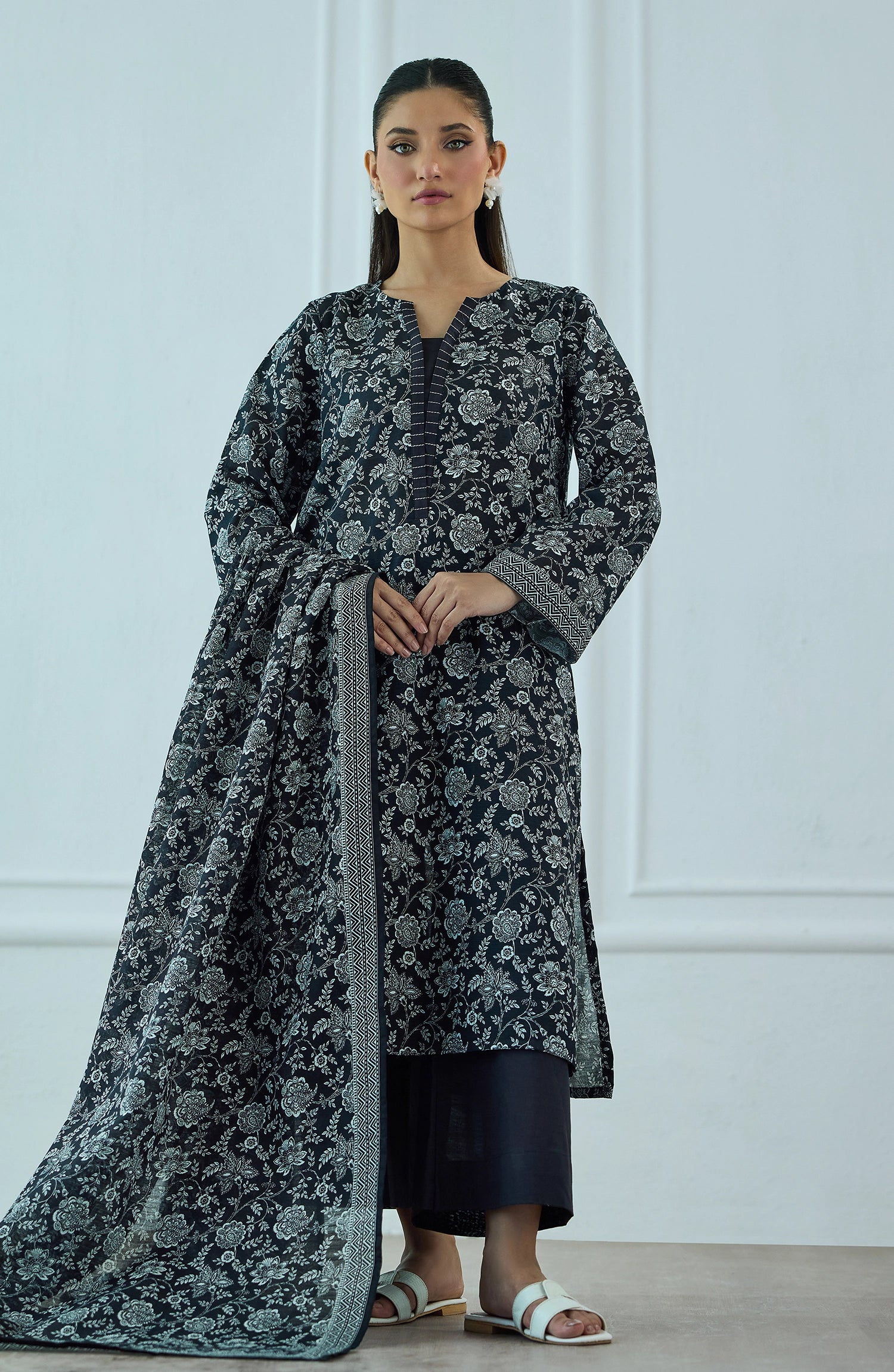 Unstitched | 3 Piece | Printed | Khaddar Shirt | OTL-25-428/U BLACK