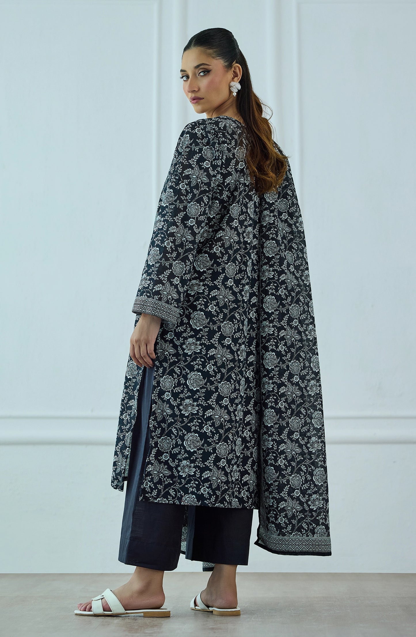 Unstitched | 3 Piece | Printed | Khaddar Shirt | OTL-25-428/U BLACK