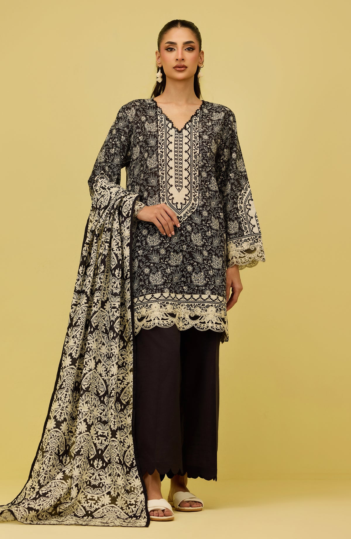 Unstitched | 3 Piece | Printed Embroidered | Khaddar Shirt | OTL-20756/U BLACK | SAMMY
