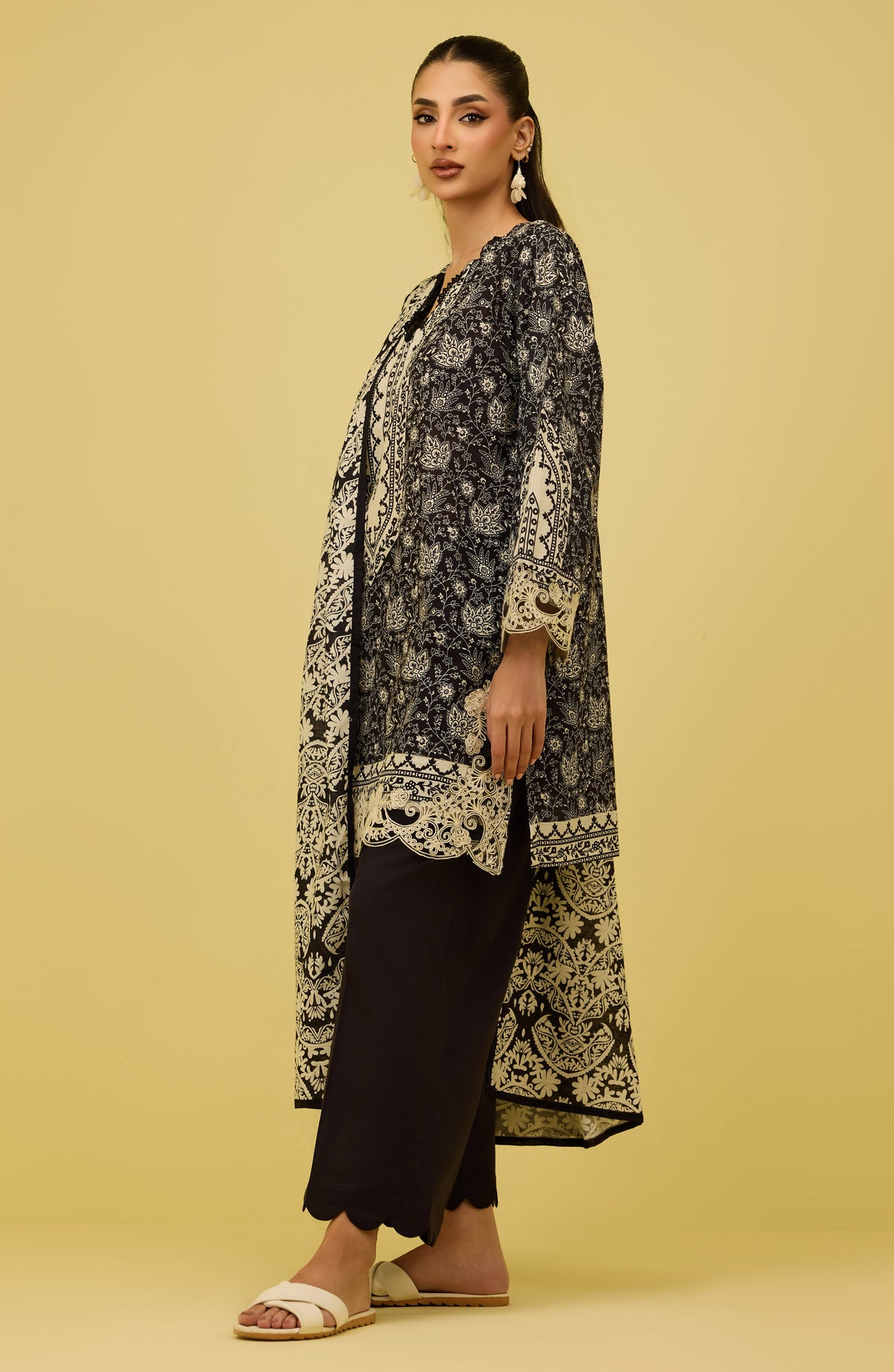Unstitched | 3 Piece | Printed Embroidered | Khaddar Shirt | OTL-20756/U BLACK | SAMMY