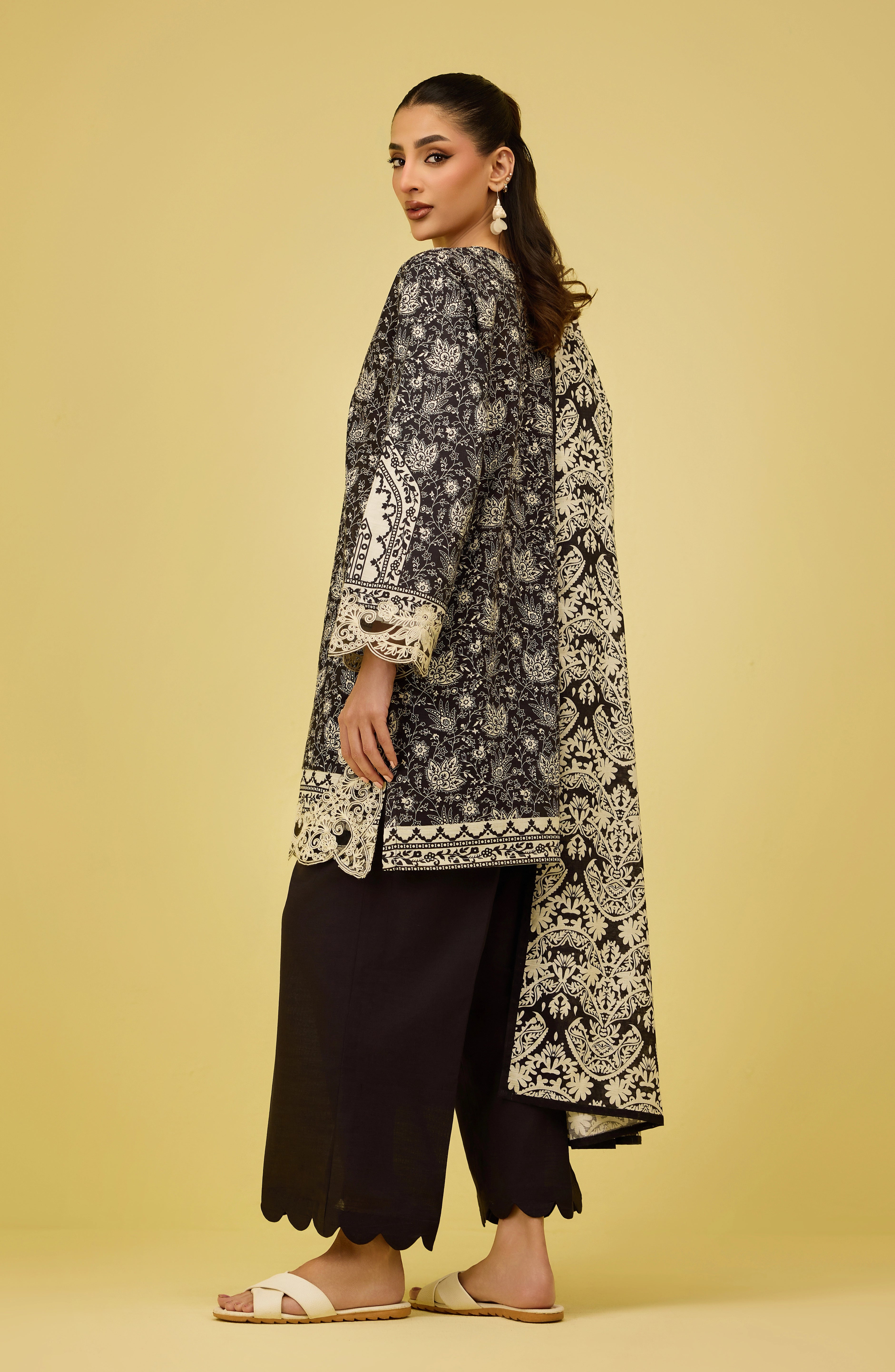 Unstitched | 3 Piece | Printed Embroidered | Khaddar Shirt | OTL-20756/U BLACK | SAMMY
