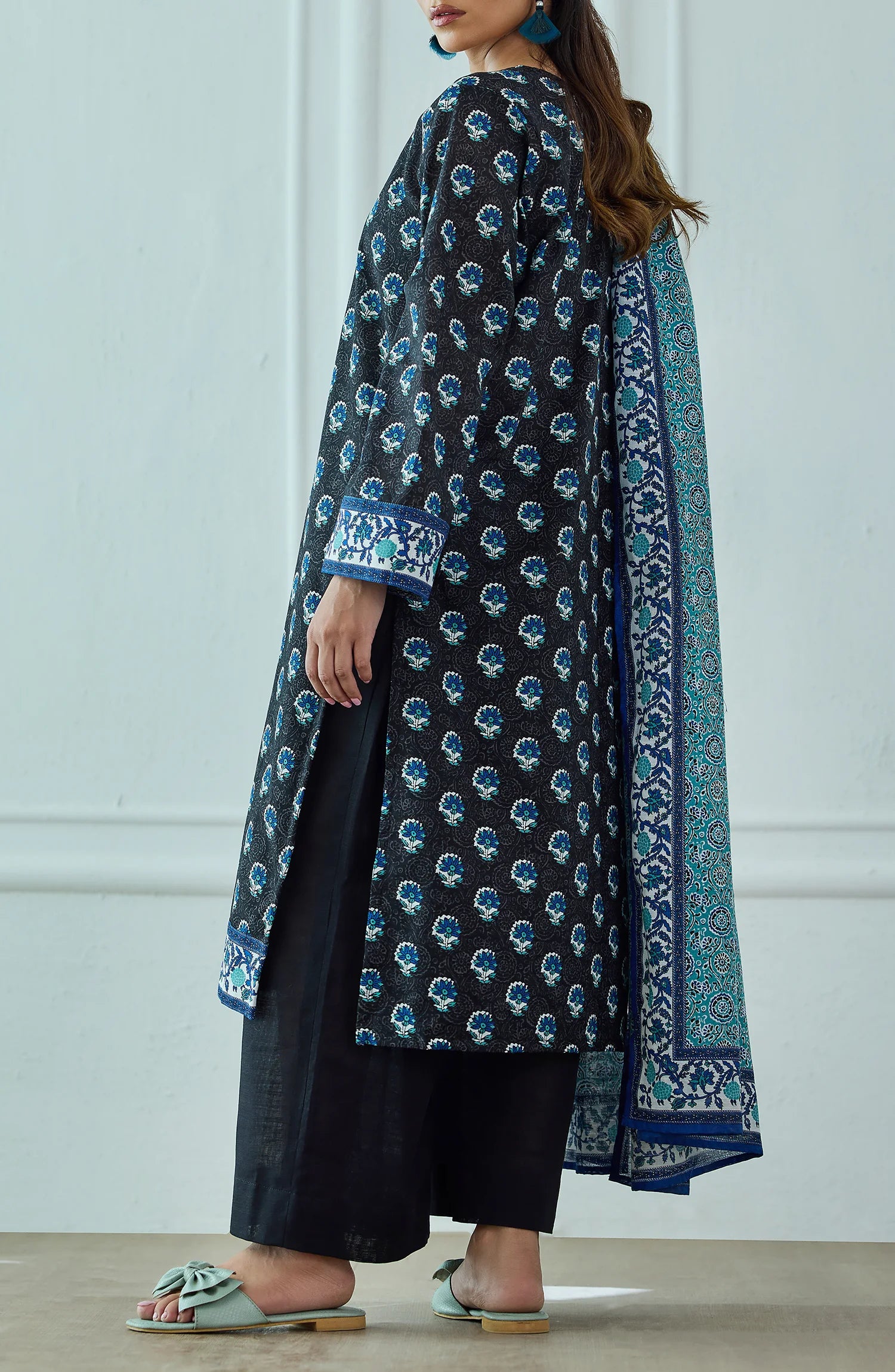 Unstitched | 3 Piece | Printed | Khaddar Shirt | OTL-25-439/U BLACK