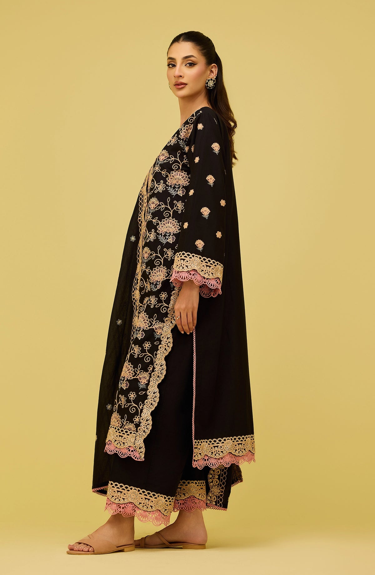 Unstitched | 3 Piece | Embroidered (CHIKENKARI) | Lawn Shirt | WRFC26S-3002/U BLACK OCEAN