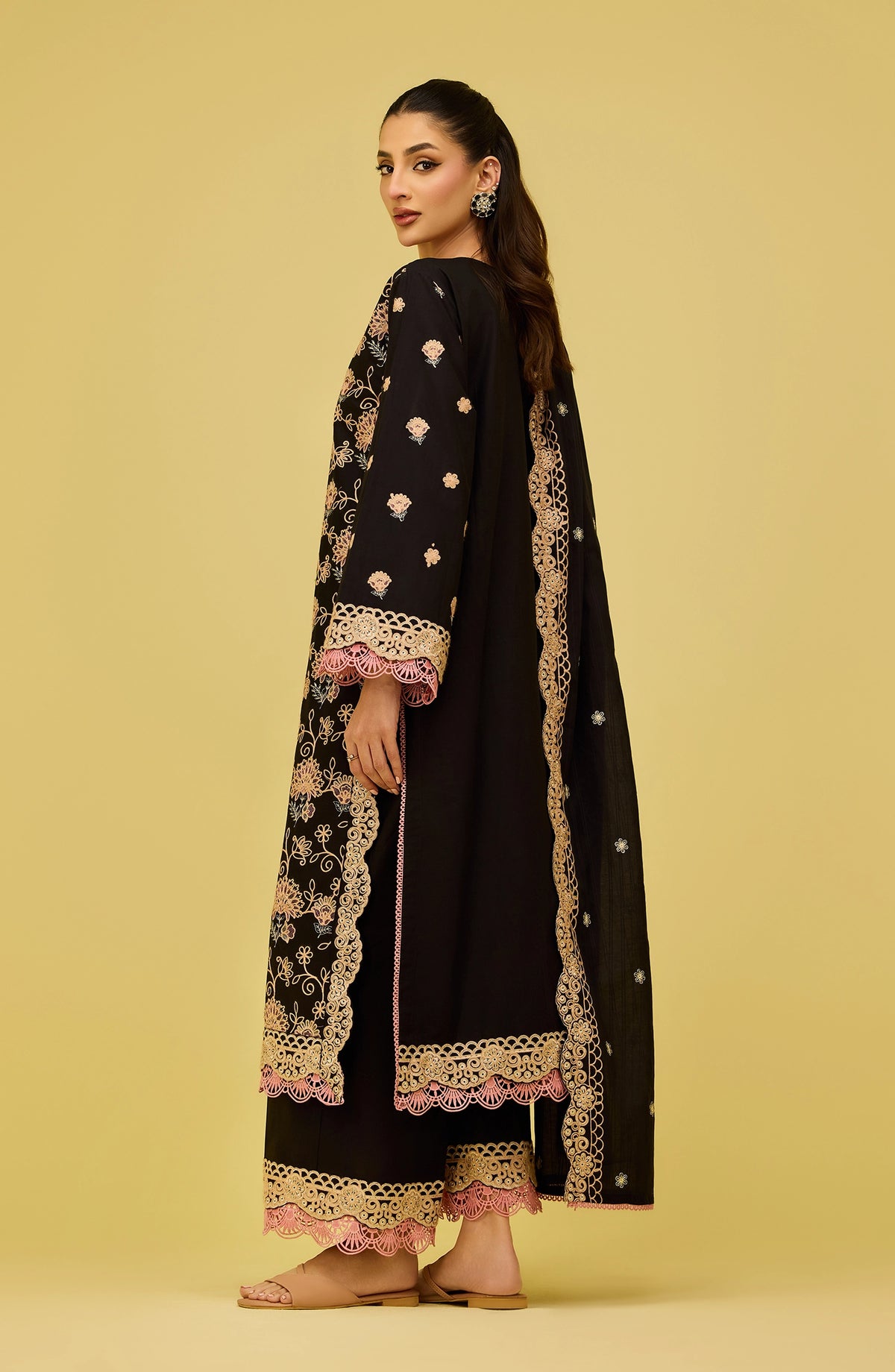 Unstitched | 3 Piece | Embroidered (CHIKENKARI) | Lawn Shirt | WRFC26S-3002/U BLACK OCEAN