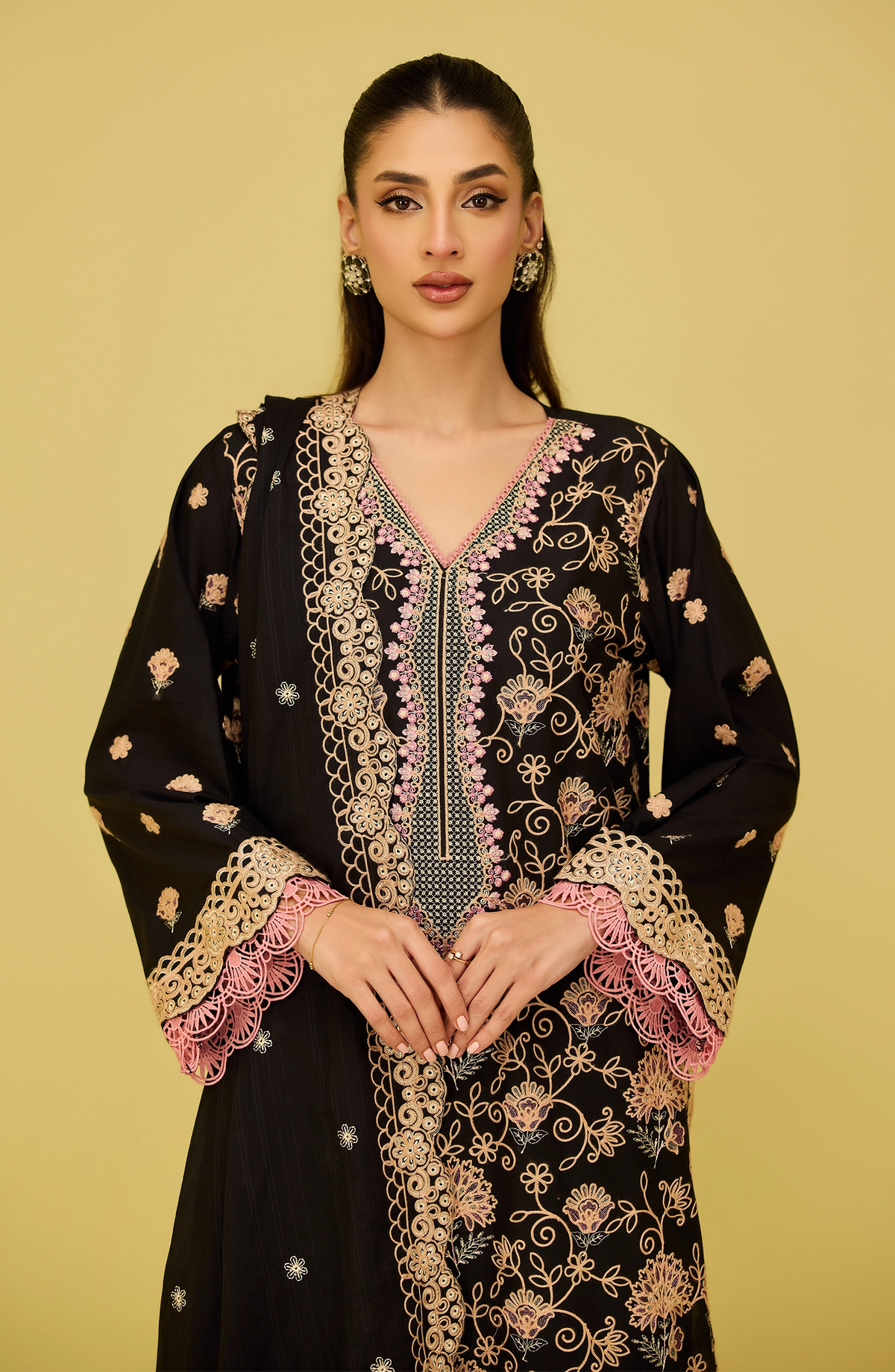 Unstitched | 3 Piece | Embroidered (CHIKENKARI) | Lawn Shirt | WRFC26S-3002/U BLACK OCEAN