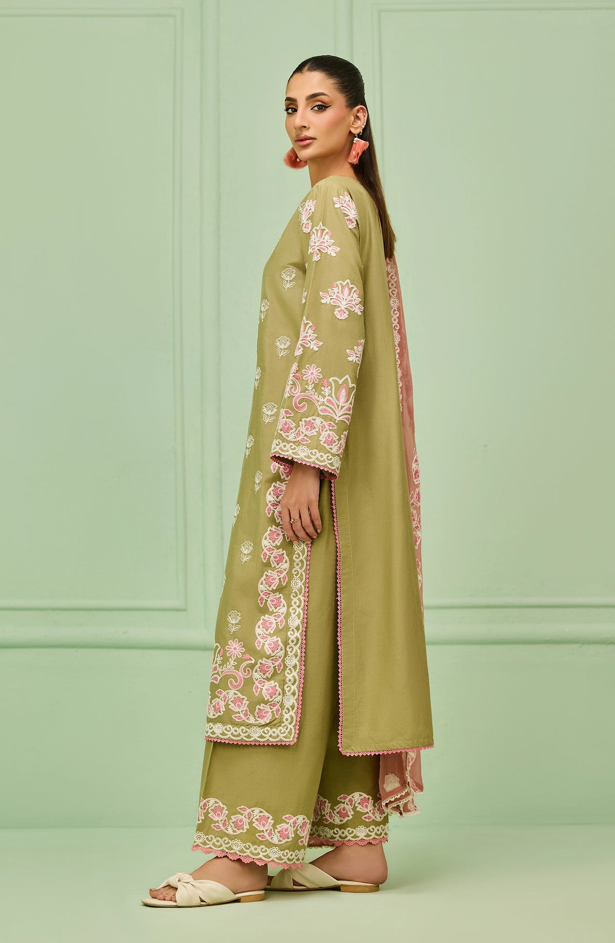 Unstitched | 3 Piece | Embroidered (CHIKENKARI) | Lawn Shirt | WRFC26S-3005/U GREEN