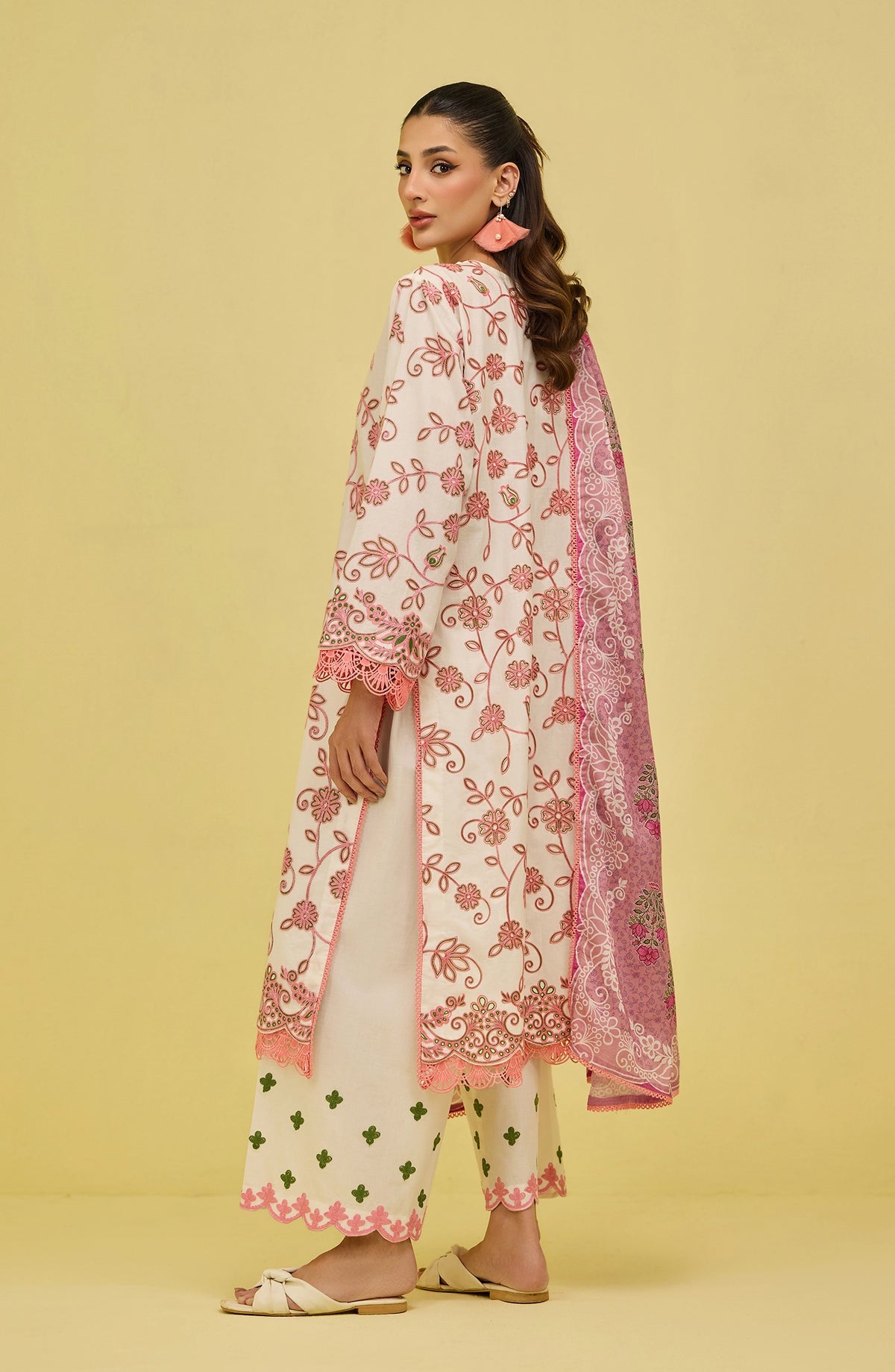 Unstitched | 3 Piece | Embroidered (CHIKENKARI) | Lawn Shirt | WRFC26S-3004/U WHITE ZIMMERMAN